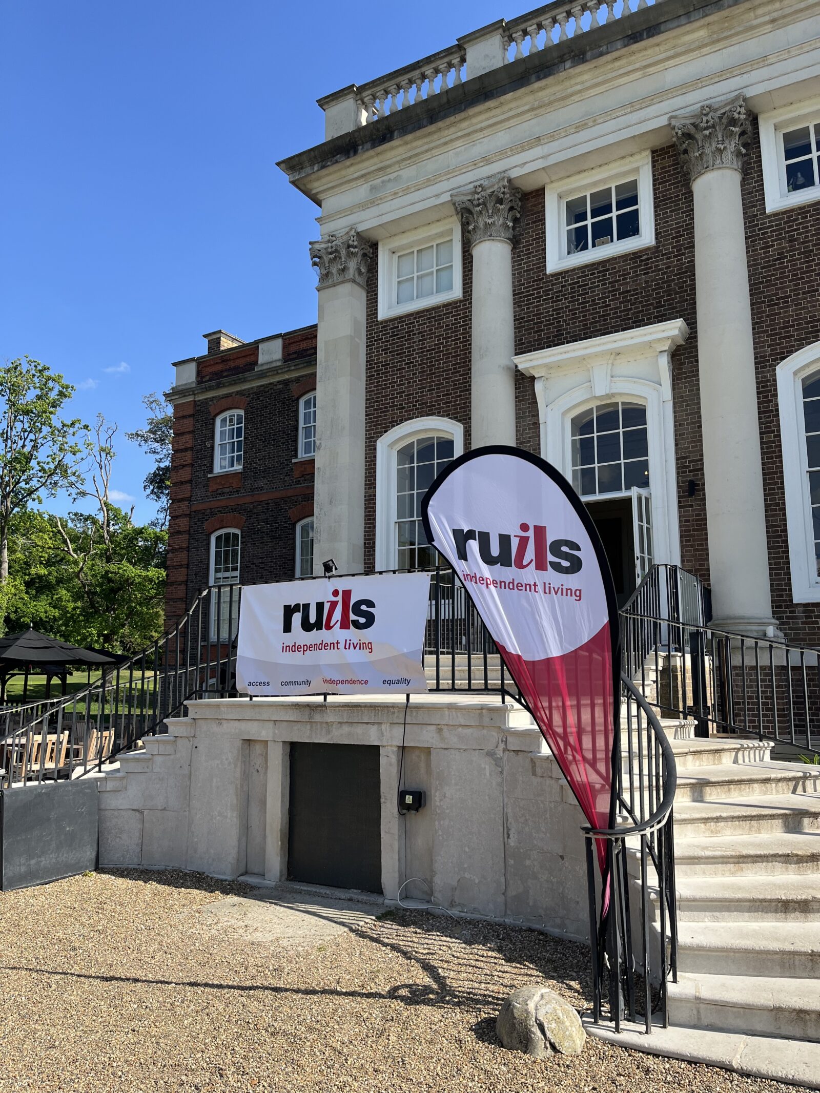 An early Georgian Mansion, The Richmond Golf Club, with Ruils Independent Living banners on display outside.